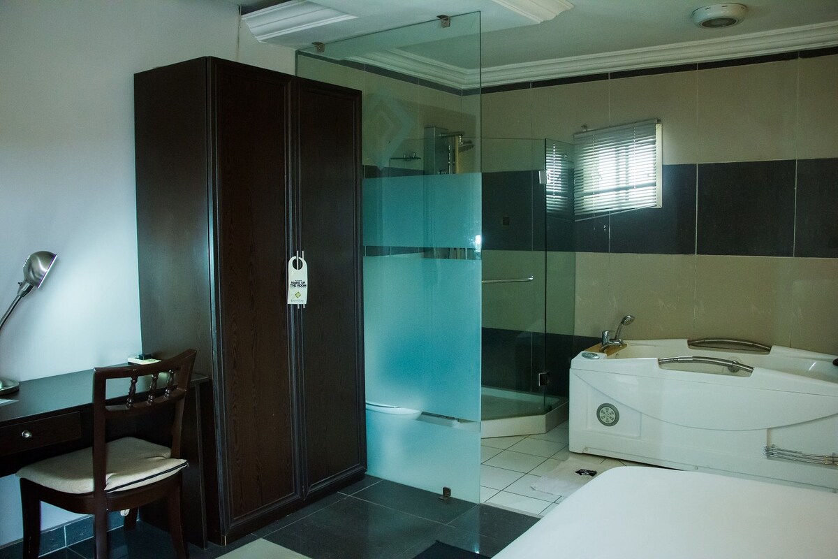 OASIS HOTEL52